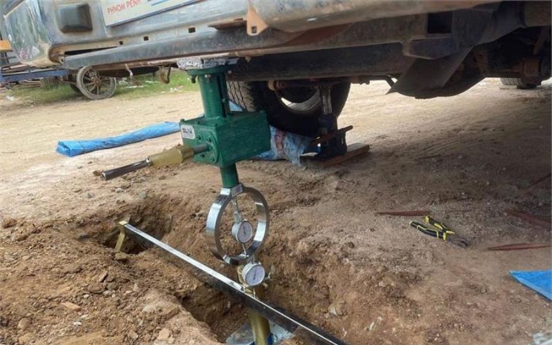 Chuẩn bị tiến hành thí nghiệm CBR hiện trường 